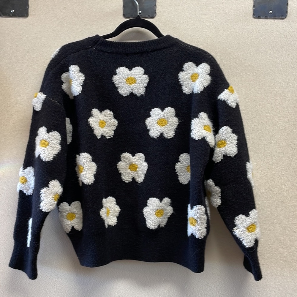 Flower Sweater - Picture 4 of 4